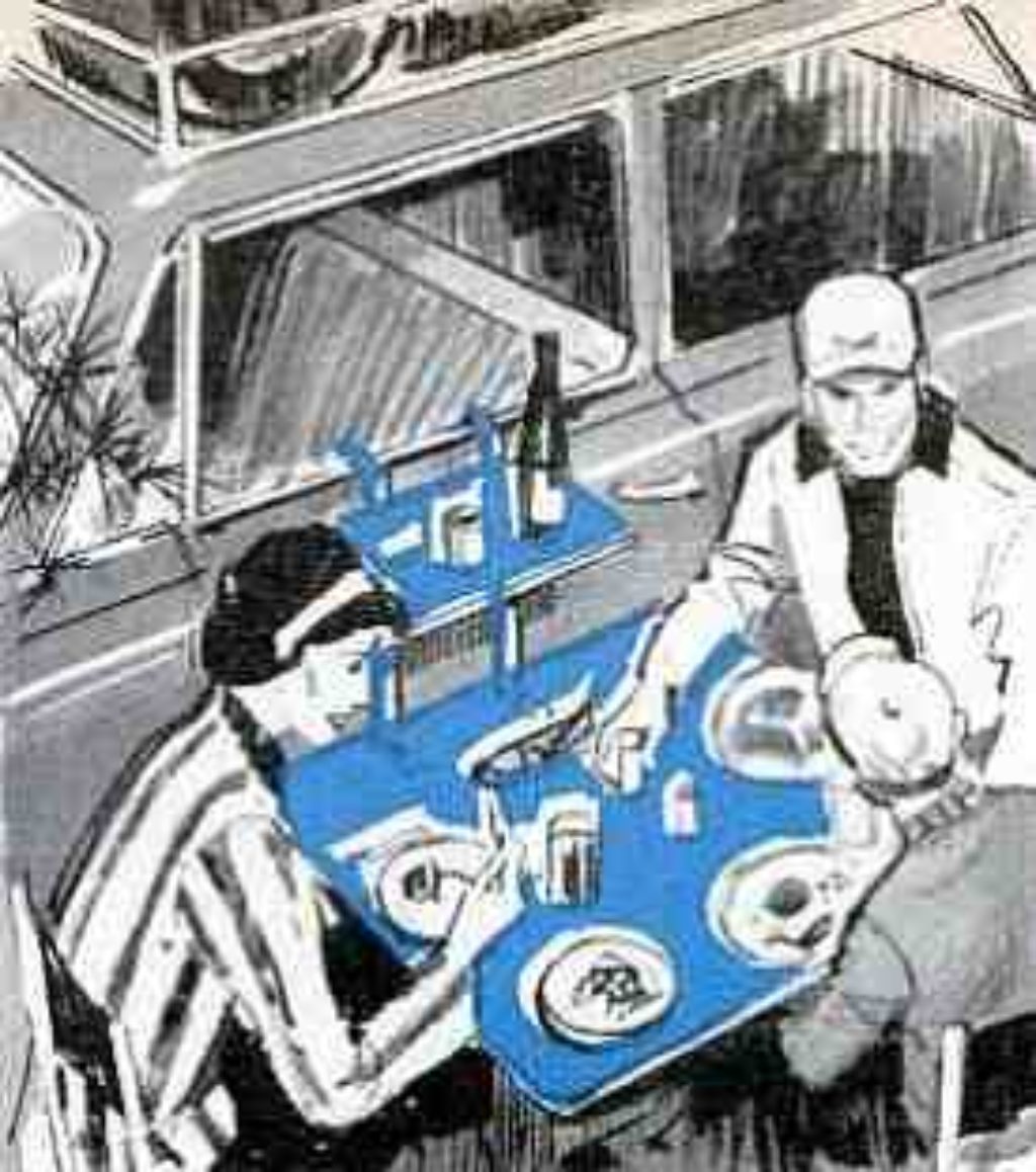 xcar-door-holds-camp-table-21539548.jpg.pagespeed.ic.6lDyTSJx7h car door holds camping table