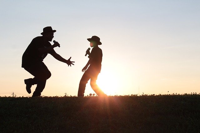 father-3315817_640 dance to the beat