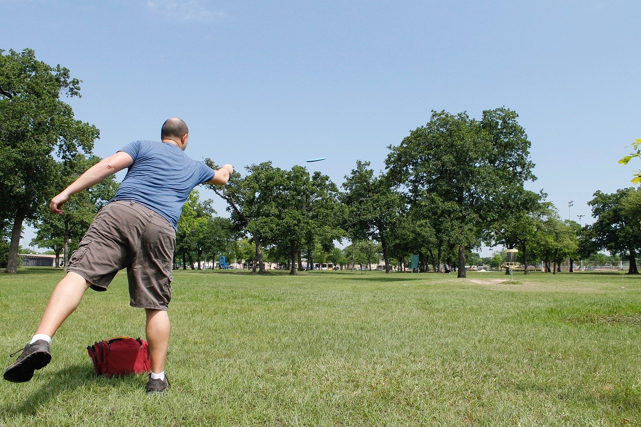 frisbee being thrown