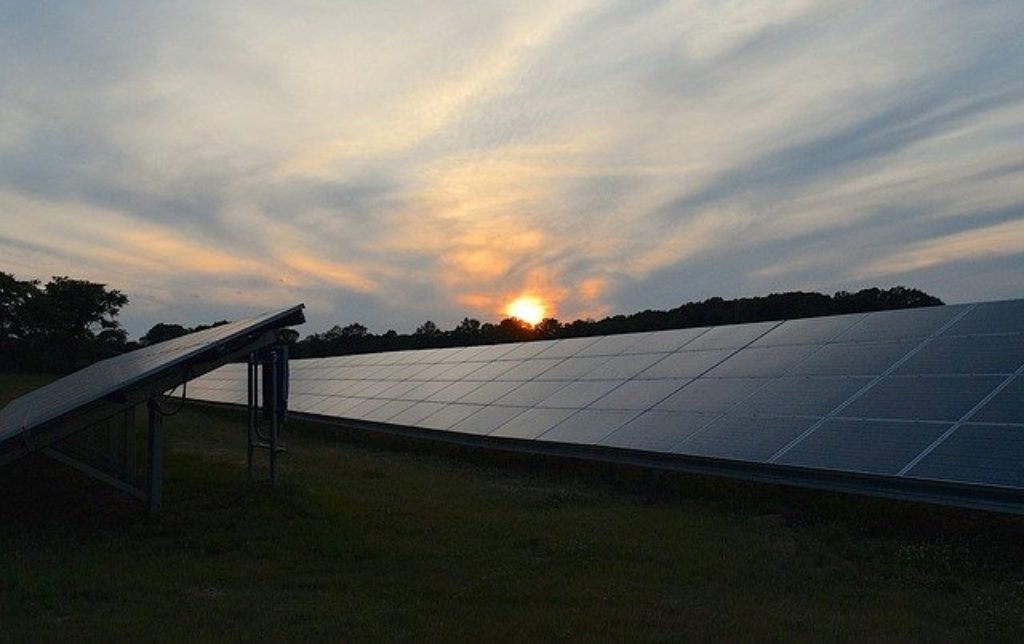 solar-panels-2458717_640 night time solar panels