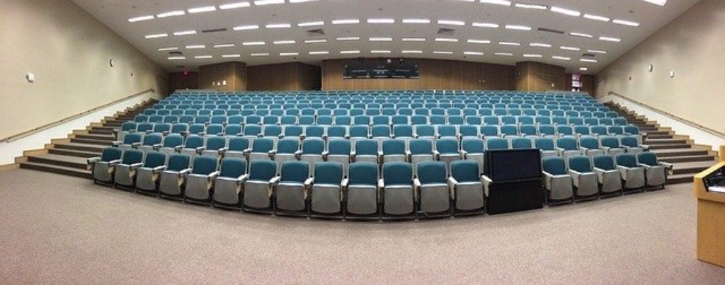 auditorium-572776_640 lecture hall