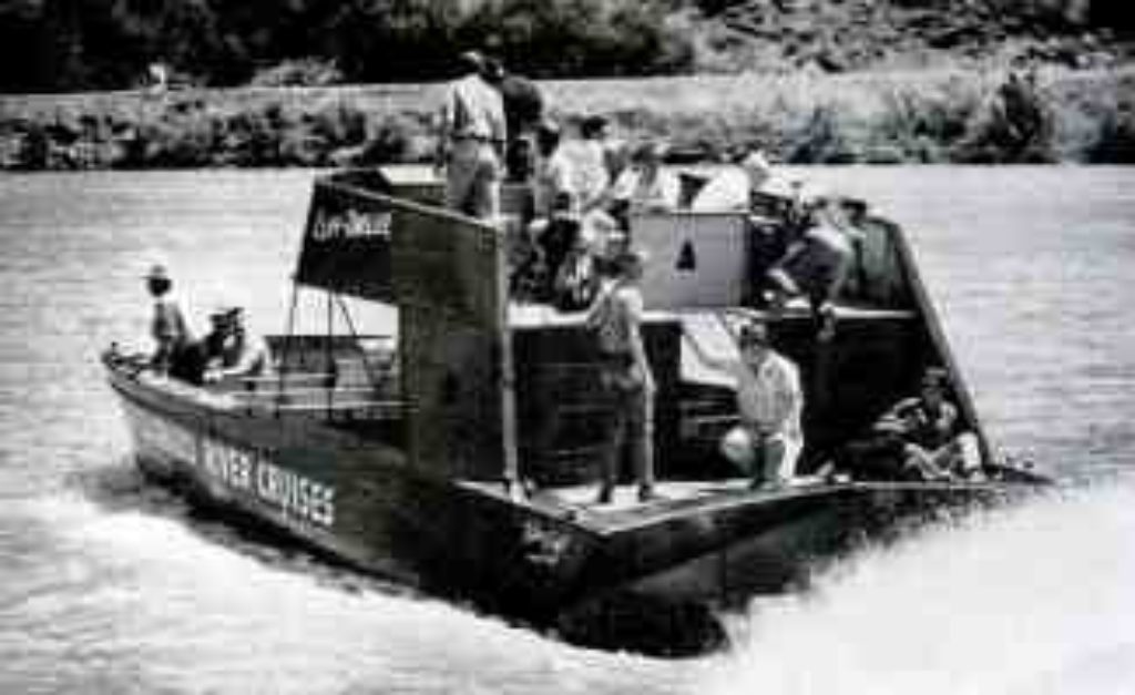 xjet-boat-takes-swift-cruises-on-colorado-river-shallows-21538904.jpg.pagespeed.ic.7X_c6XWEQB jet boat