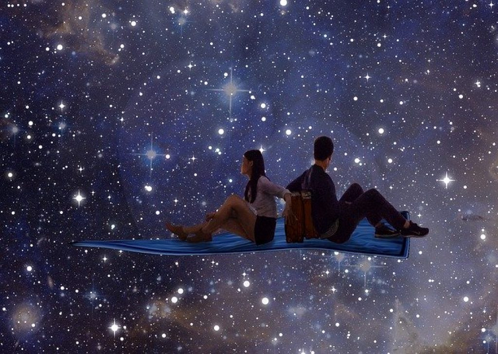 young-couple-2104658_640 magic carpet
